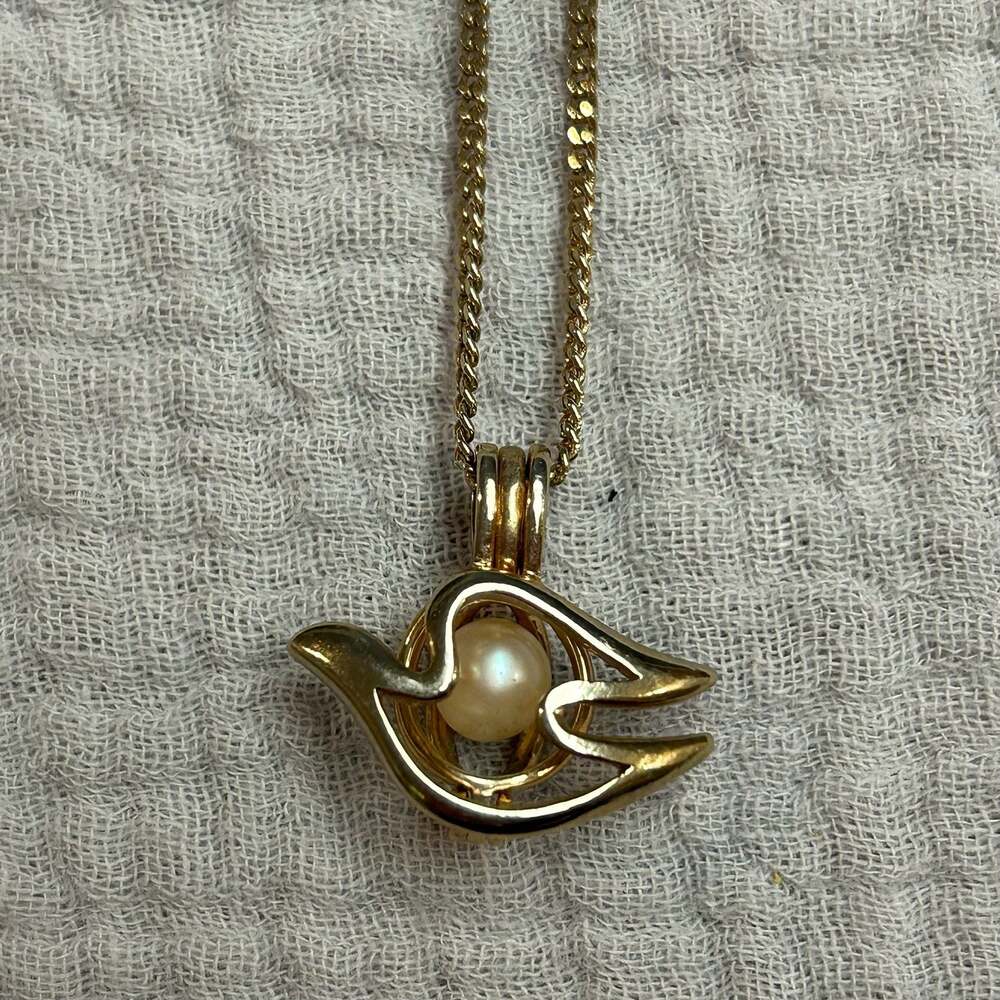 Vintage Wish Brand Gold-Tone Dove Pendant Necklace with Pearl